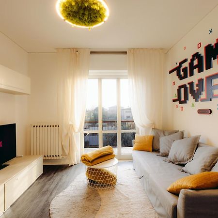 Arcade House Verona Fiera Netflix + Videogame Екстериор снимка