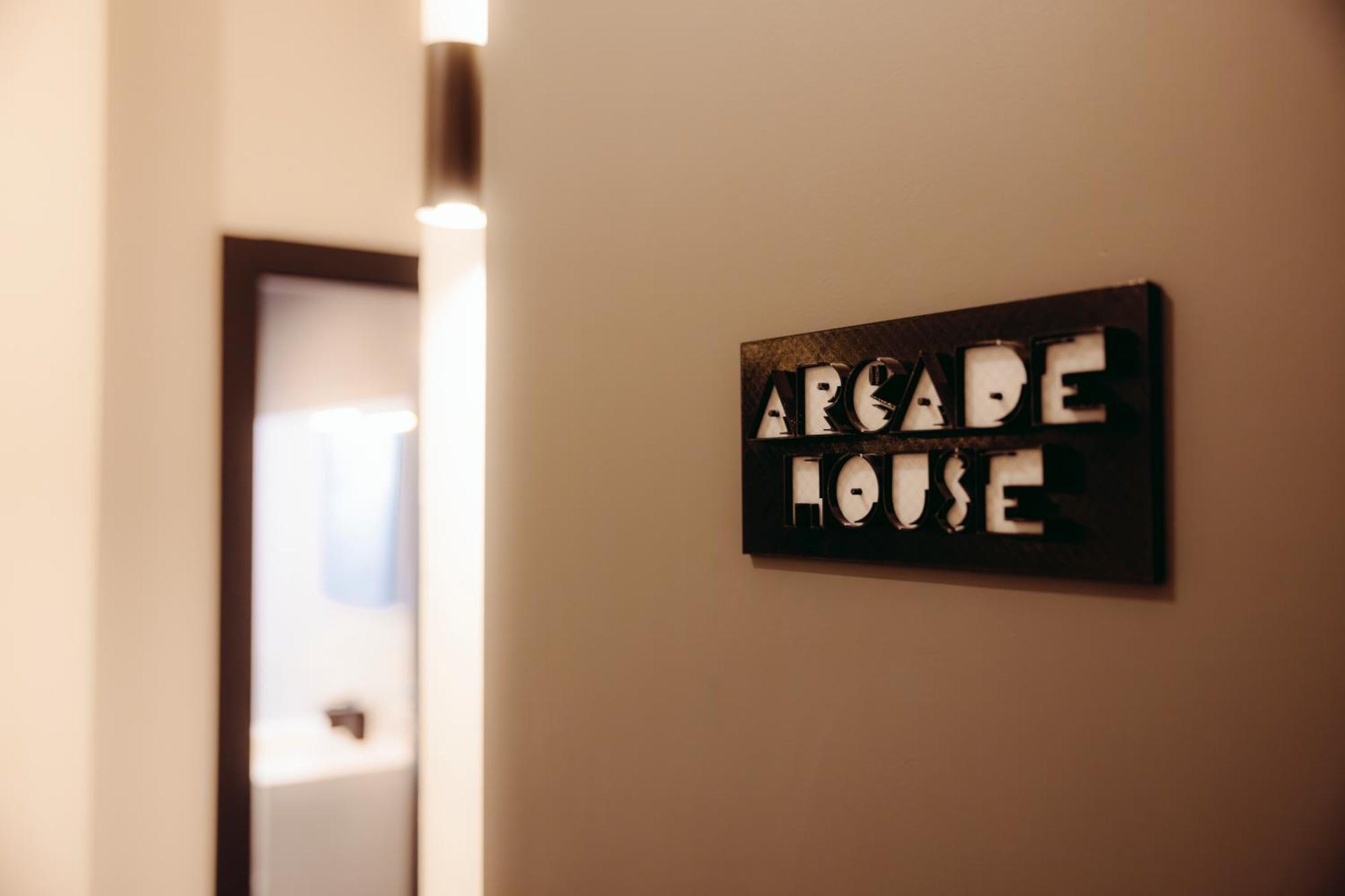 Arcade House Verona Fiera Netflix + Videogame Екстериор снимка