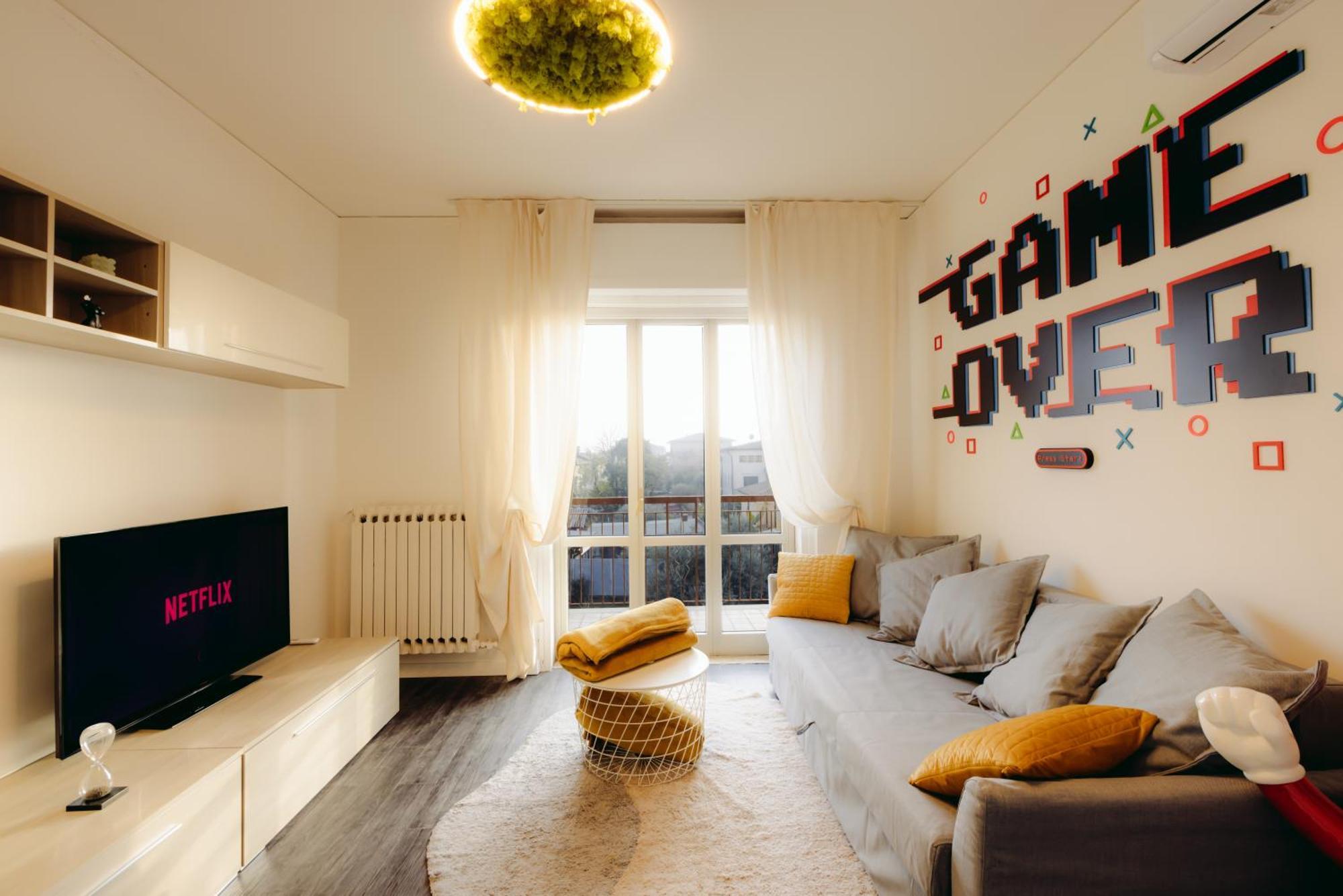 Arcade House Verona Fiera Netflix + Videogame Екстериор снимка
