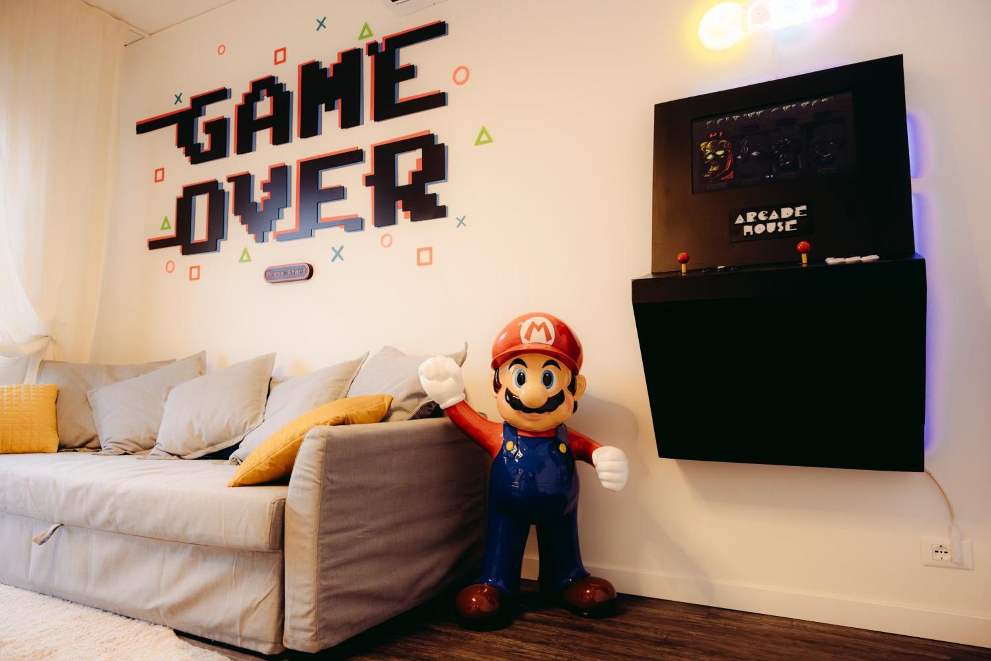 Arcade House Verona Fiera Netflix + Videogame Екстериор снимка